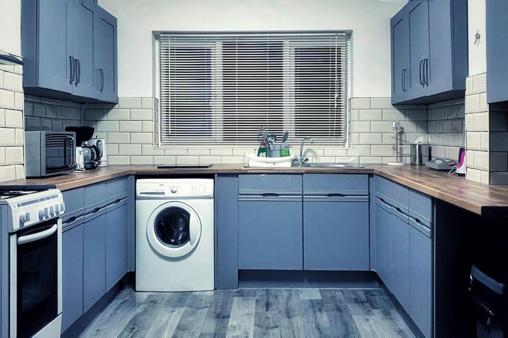 Urban Music Style Townhouse In Swansea City Center المظهر الخارجي الصورة