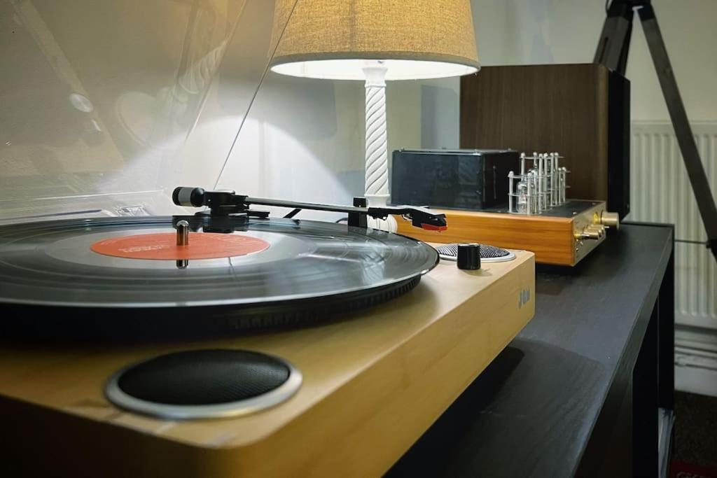 Urban Music Style Townhouse In Swansea City Center المظهر الخارجي الصورة
