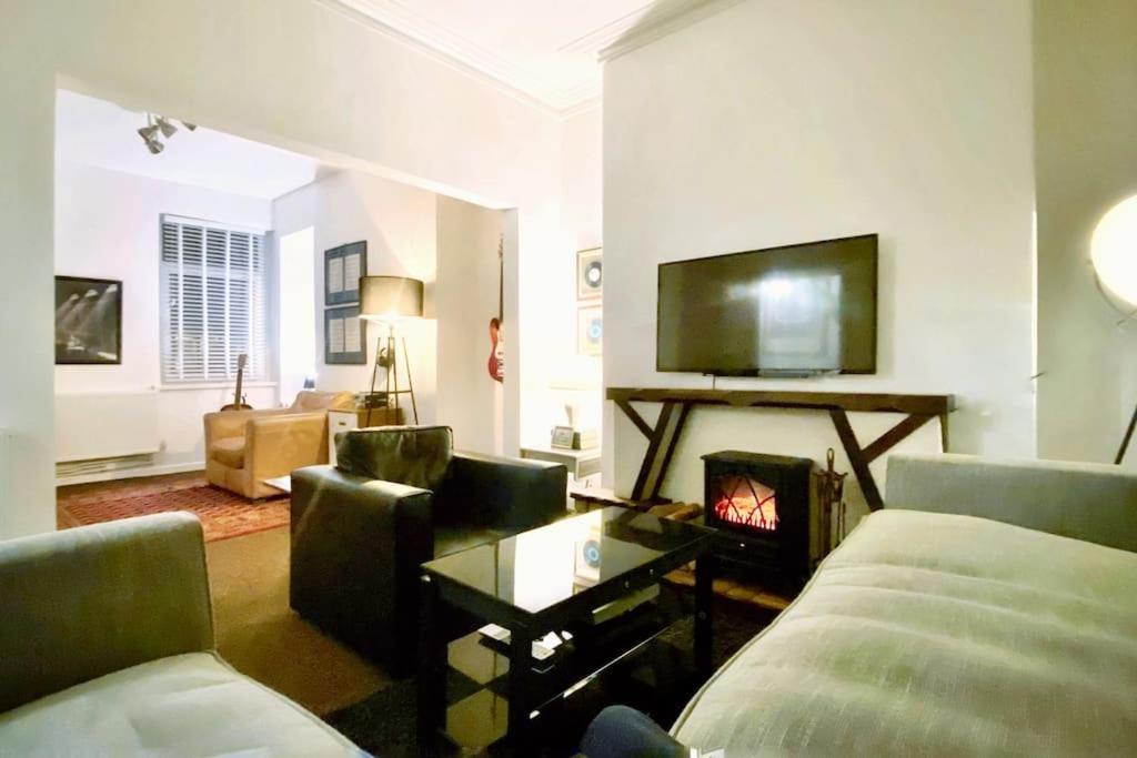 Urban Music Style Townhouse In Swansea City Center المظهر الخارجي الصورة